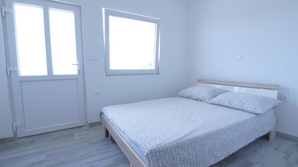 Apartments Domani Vir Exterior photo